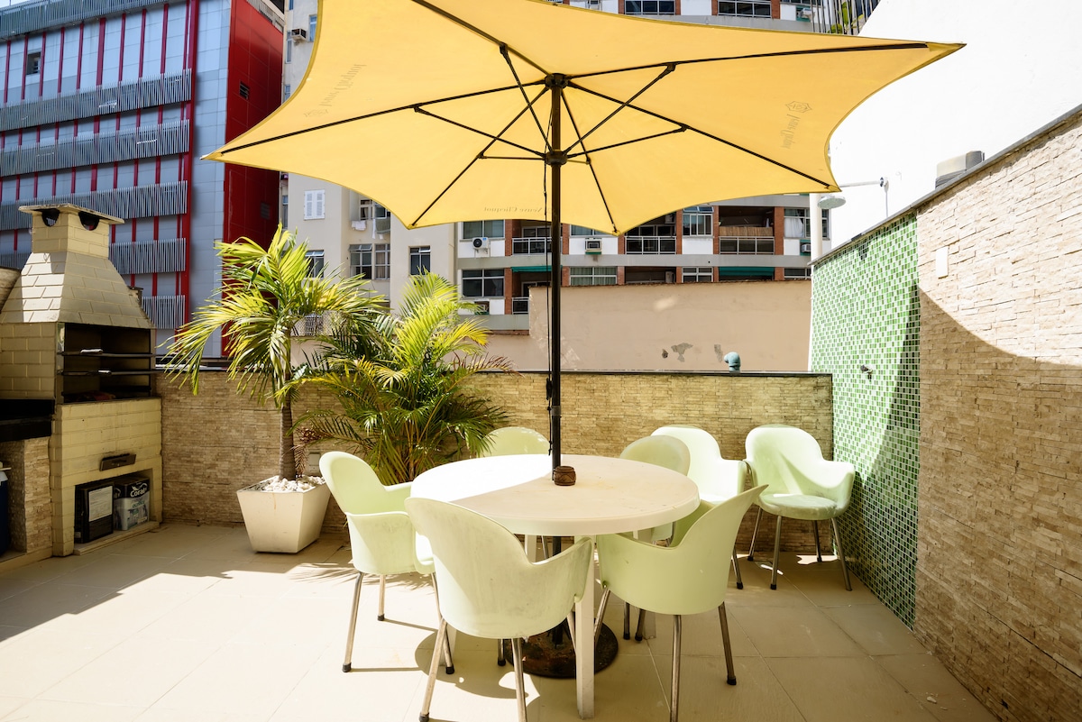 Apartamento 207 em Ipanema com varanda e churrasqueira